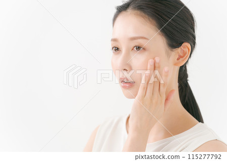 woman smiling with hand on cheek 115277792