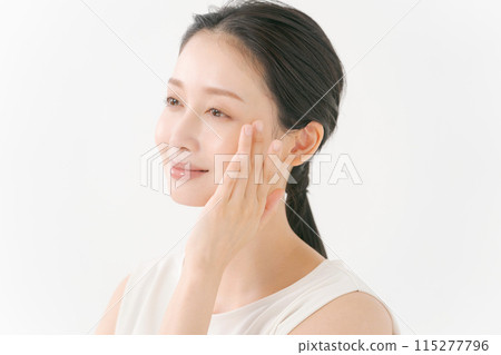 woman smiling with hand on cheek 115277796