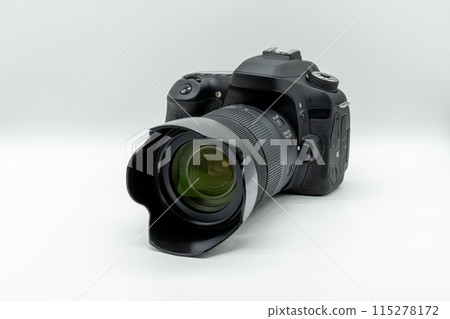 SLR camera and zoom lens 115278172