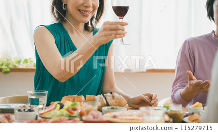 吐司 乾杯 祝酒 115279715