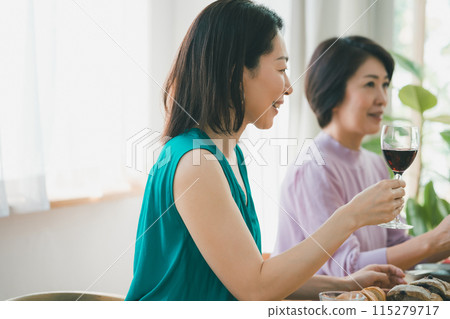 cheer, toast, toasting 115279717