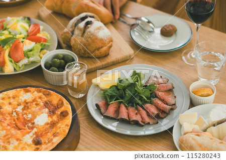 Roast beef on the table at a home party 115280243
