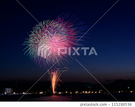夏天的傳統桑名水鄉煙花大會 115280536