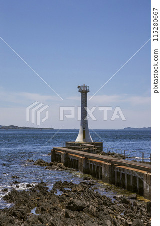 Sezumezaki Lighthouse, located at the southern tip of the Shimabara Peninsula [Minamishimabara City, Nagasaki Prefecture] 115280667