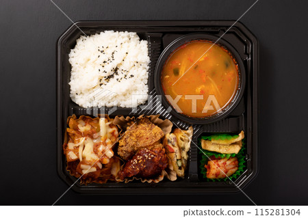 [Korean food lunch box] Jjigae and cheese tteokbokki Yangnyeom chicken lunch box 115281304