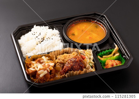 [Korean food lunch box] Jjigae and cheese tteokbokki Yangnyeom chicken lunch box 115281305