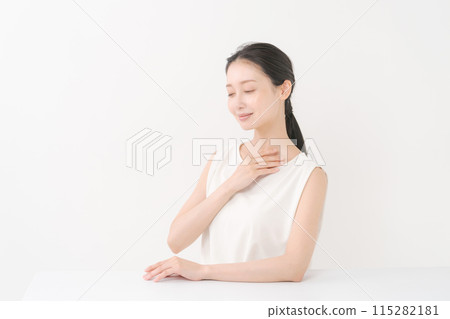 Beauty image of young women 115282181