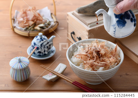 在米飯上撒上醬油（nekomanma） 115284445