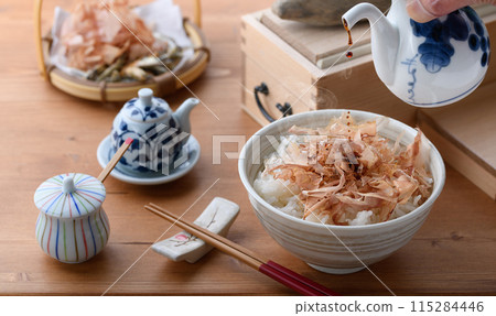 在米飯上撒上醬油（nekomanma） 115284446