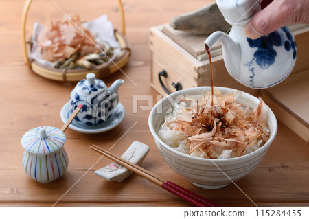 Pouring soy sauce on bonito rice (nekomanma) Pouring soy sauce on bonito rice (nekomanma) 115284455