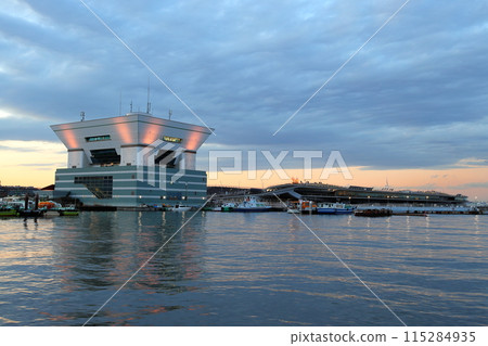 Evening view of Yokohama Port Osanbashi International Passenger Terminal 115284935
