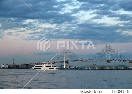 Yokohama Bay Bridge at dusk 115284936