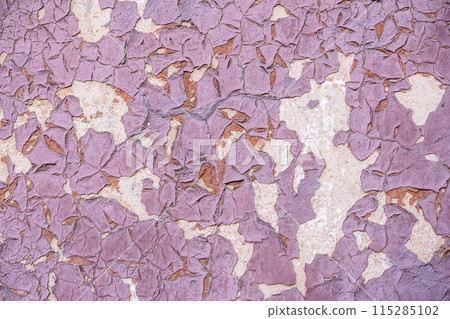 Old peeling paint background. Old flakes pink paint texture wall surface 115285102