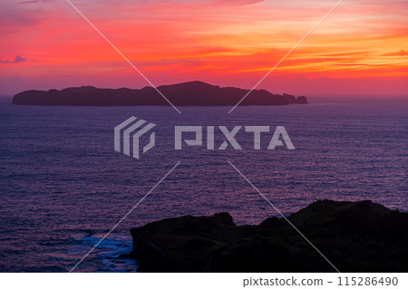 Hahajima Kofuji: Evening view from the summit Hahajima Kofuji: Evening view from the summit 115286490