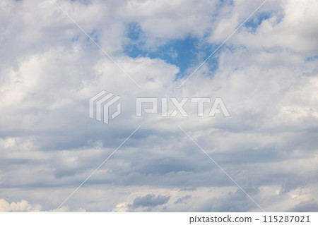 Image of a partly cloudy sky with blue patches 115287021
