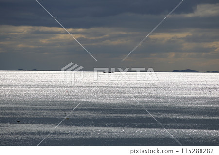 瀨戶內海波光粼粼 115288282