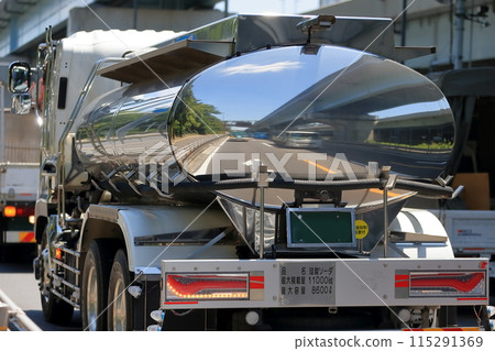 Image of tank truck 115291369