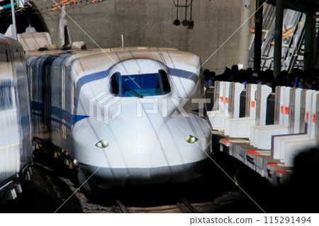 搭乘山陽新幹線經過新神戶站...[N700 A系列] 115291494