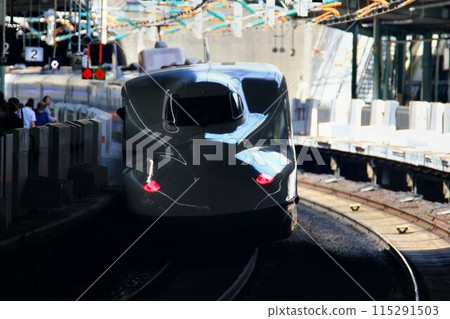 Rushing through Shin-Kobe Station on the Sanyo Shinkansen... [N700 Series A] 115291503