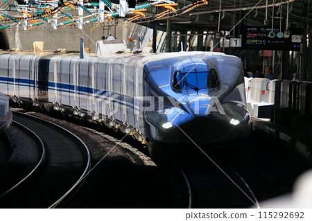 搭乘山陽新幹線經過新神戶站...[N700 A系列] 115292692