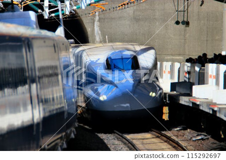 Rushing through Shin-Kobe Station on the Sanyo Shinkansen... [N700 Series A] 115292697