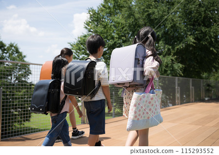 小學生書包上下學背影，多張無臉 115293552