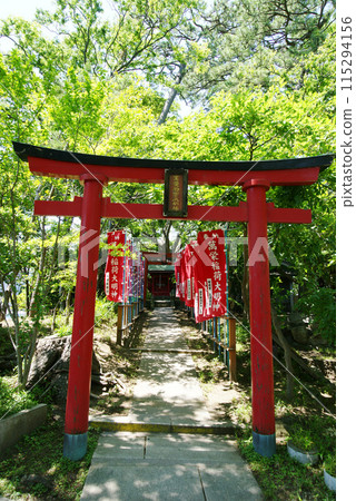 逗子市龜岡八幡宮萬永稻荷 115294156