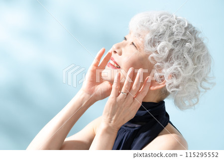 美麗的灰髮女人 115295552