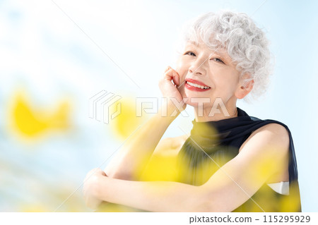 Beauty Senior woman Front blur Beauty Senior woman Front blur 115295929