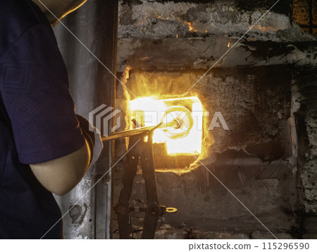 Ryukyu glass production scene Ryukyu glass production scene 115296590