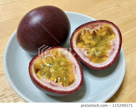 passion fruit  115299171