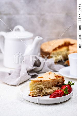 Homemade sweet cake with strawberry 115300634