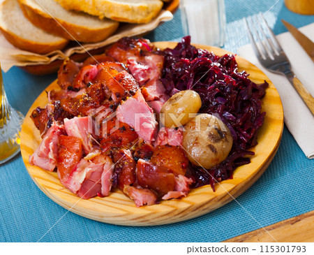 Beer pork knuckle with braised cabbage 115301793