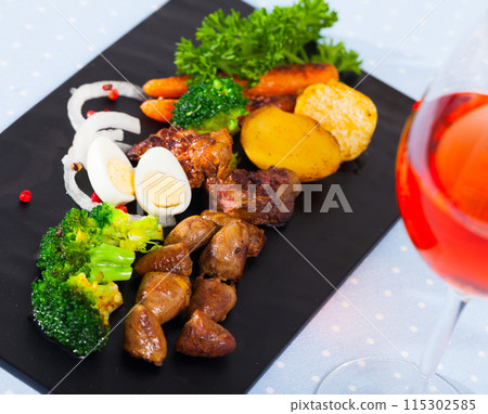 Braised chicken hearts with vegetable garnish Braised chicken hearts with vegetable garnish 115302585
