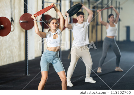 Group of young people doing sports and crossfit in modern gym 115302700