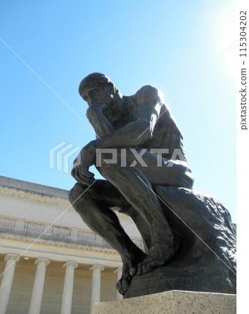 Side front profile of the masterpiece the Thinker by Rodin Side front profile of the masterpiece the Thinker by Rodin 115304202
