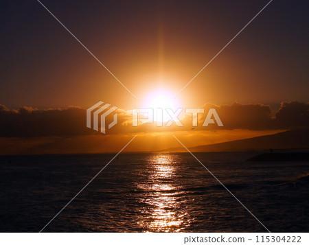 Dramatic Sunset over the clouds and reflecting on the Pacific ocean on the water with airplane 115304222