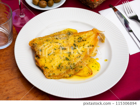 Lenguado meuniere in lemon sauce. French cuisine 115306894