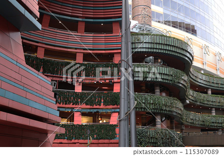 一座獨特而華麗的建築 115307089