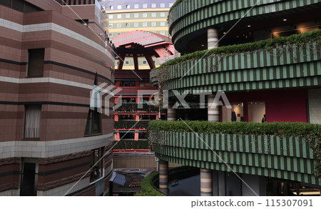 一座獨特而華麗的建築 115307091