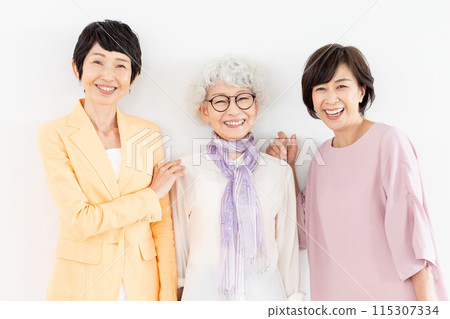 Senior women's portrait Senior women's portrait 115307334