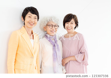 Senior women's portrait 115307336