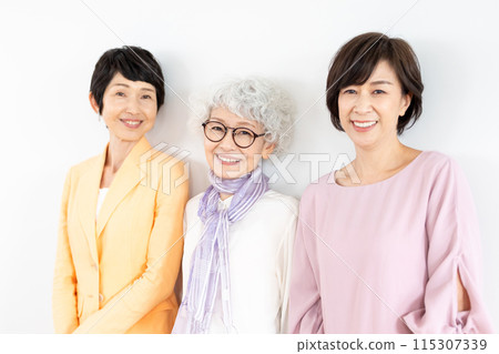 Senior women's portrait Senior women's portrait 115307339