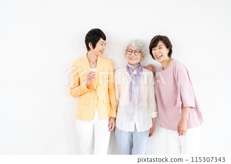 Senior women's portrait Senior women's portrait 115307343