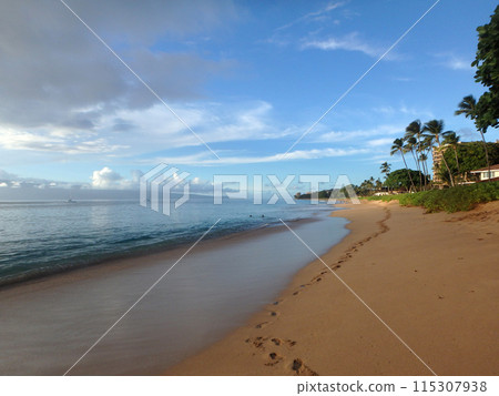 Kaanapali Beach at Dusk with trees and Lanai in the distance 115307938