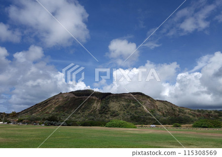 Sandy Beach Park grass field and Koko Head Crater Sandy Beach Park grass field and Koko Head Crater 115308569