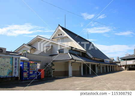 Kashihara-Jingu-mae Station [Kashihara City, Nara Prefecture] 115308792