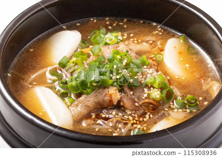 Kalbi soup with tteok (Korean rice cake) (Kalbi soup) Kalbi soup with tteok (Korean rice cake) (Kalbi soup) 115308936