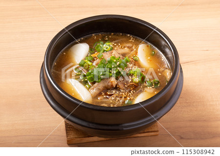 Kalbi soup with tteok (Korean rice cake) (Kalbi soup) 115308942