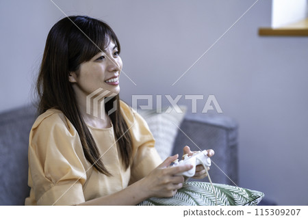 中年婦女玩遊戲 中年婦女玩遊戲 115309207